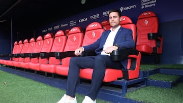 Lisci en el banquillo de El Sadar el día de su presentación.