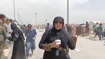 Una periodista está en pleno directo en Kabul cuando empieza un tiroteo: vean su actitud