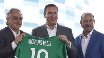 Foto durante la conferencia para presentar el juego de preparacion entre la Seleccion Nacional Sub 23 y la Seleccion de Argentina, en el estadio Cuauhtemoc, en la foto: (i-d), Roberto Ruiz Esparza, titular del INPODE, Decio de Maria y Rafael Moreno Valle Rosas, gobernador de Puebla, y el DT Raul Gutoerrez
 
 
 22/07/2016/MEXSPORT