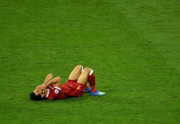 Destrozado: La lesión de Salah en imágenes... Peligra el Mundial