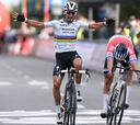 Alaphilippe volvió a celebrar antes de tiempo... pero ganó