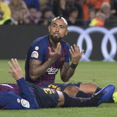 La 'discusión' de Vidal con Piqué al finalizar el duelo con Betis