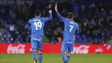 Molina y Mata celebran uno de sus goles.