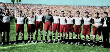 Equipo del Bayern Munich Meister en 1932, posa todo el equipo en una única línea