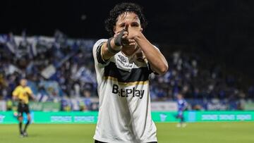 Kevin Parra celebra un gol con Internacional de Bogotá.
