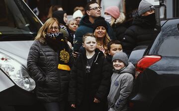 Debido a la nueva cepa del Coronavirus en Reino Unido su Primer ministro, Boris Johnson, decretó nivel 4 de alerta. Esto implica que los habitantes de los territorios afectados "deben permanecer en casa". Pero los habitantes de Crosby, un área suburbana en Sefton, Merseyside, y seguidores del Marine F.C. se saltaron dicho confinamiento para recibir al conjunto dirigido por Mourinho antes del encuentro de la FA Cup. Los Spurs vencieron 0-5 gracias a los goles de Carlos Vinícius (3), Lucas Moura y Devine. 