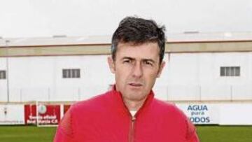 <b>E-QUI-PO. </b>Alcaraz quiere que los suyos mantengan la línea mostrada ante el Atlético.