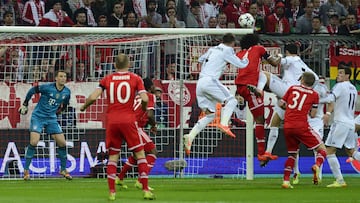 Sergio Ramos marca el primer gol de la victoria (0-4) del Real Madrid ante el Bayern Múnich en el partido de vuelta de semifinales de la Champions disputado el 29 de abril de 2014.