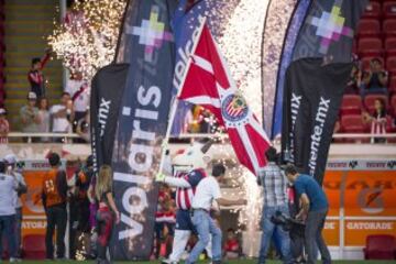 Guadalajara y Monarcas disputaron el título copero de la Liga MX y los aficionados mostraron el colorido en las tribunas. ¡Mucho amor!