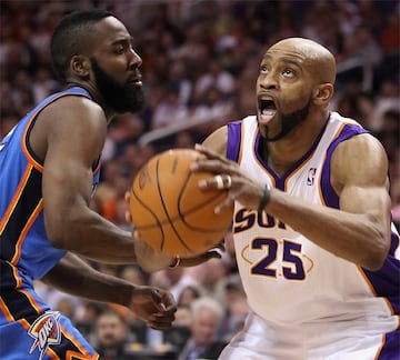 Siete a?os en Toronto, cinco en New Jersey... y una carrera prolongada con m¨¢xima profesionalidad en Orlando, Phoenix, Dallas y Memphis. Con los Suns, Vince Carter solo jug¨® 51 partidos.