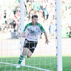 Iñigo Vicente pone más líder todavía al Racing