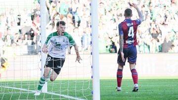Gol de Iñigo Vicente, del Racing, al Levante.