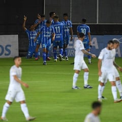 El Tomba aprovecha los errores de Racing y hunde al conjunto de Pizzi en la previa del Clásico