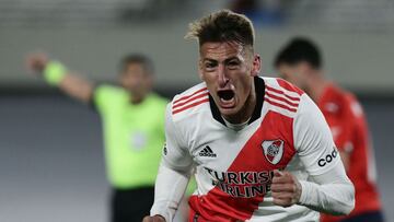 River Plate's forward Braian Romero celebrates after scoring against Independiente during their Argentine Professional Football League match at the Monumental stadium in Buenos Aires, on September 5, 2021. (Photo by ALEJANDRO PAGNI / AFP)
