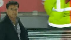 El escándalo de Gustavo Quinteros en Argentina: ojo a lo que le dice al árbitro