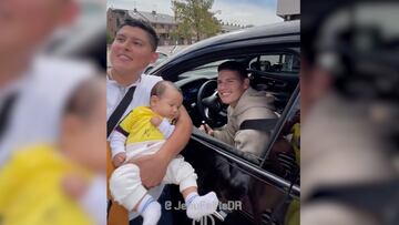 Así es el amor y el cariño que le demuestra la gente a la salida del entrenamiento.