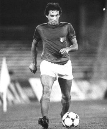 Desarroll¨® toda su carrera en el AC Milan con el que gan¨® practicamente todo. Fue internacional con Italia en 81 ocasiones consiguiendo el Mundial de 1982. En su palmar¨¦s tiene 6 Ligas italianas, 4 Supercopas de Italia, 3 Copas de Europa, 2 Copas Intercontinentales y 3 Supercopas de Europa.