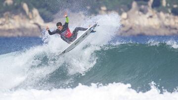 Luis D&iacute;az, campe&oacute;n en categor&iacute;a masculina de la Siroko Surf League 2017. Este a&ntilde;o pasa a llamarse SuperLiga Siroko 2018.