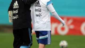 Sabella, con Lionel Messi en un entrenamiento de Argentina.