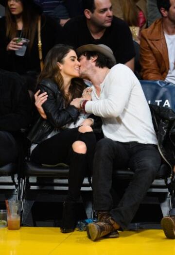 Ian Somerhalder (Lost y The Vampire Diaries) y Nikki Reed (Rosalie Hale en la saga Crepúsculo) en el Staples Center.