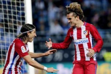 Filipe Luis celebra con Griezmann el 0-2.