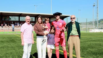 El Santutxu homenajea al exleón Urko Vera