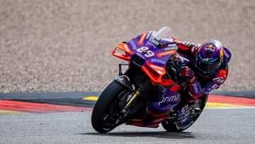 Hohenstein-ernstthal (Germany), 05/07/2024.- Prima Pramac rider Jorge Martin of Spain in action during a MotoGP practice session for the Motorcycling Grand Prix of Germany, at the Sachsenring racetrack in Hohenstein-Ernstthal, Germany, 05 July 2024. The 2024 Motorcycling Grand Prix of Germany is held on the Sachsenring racetrack on 07 July. (Motociclismo, Ciclismo, Alemania, España) EFE/EPA/MARTIN DIVISEK
