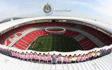 En el Apertura 2013 jugadores, directiva y cuerpo téncico posaron en lo más alto del Omnilife para la foto oficial.