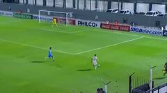 ¡Desborde y centro perfecto! La asistencia del chileno que brilla en Argentina