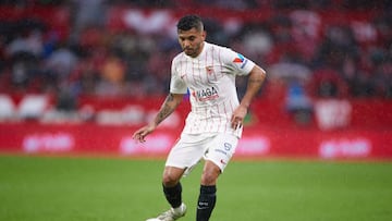 Jesús Manuel Corona durante un partido con el Sevilla en contra de la Real Sociedad.