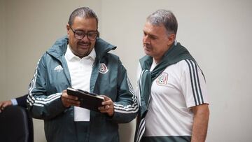 El director t&eacute;cnico del representativo absoluto estuvo pendiente del desempe&ntilde;o de los juveniles, justo antes de comparecer en conferencia de prensa.