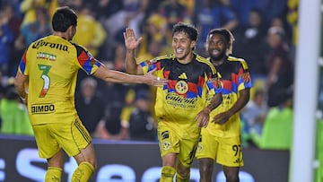 Alejandro Zendejas celebrates his goal 4-1 of America during the 11th round match between America and Pumas UNAM as part of the Liga BBVA MX, Torneo Apertura 2025 at Ciudad de los Deportes Stadium, on September 27, 2025 in Mexico City, Mexico.