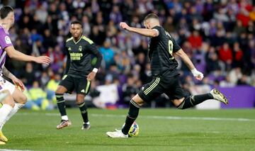 Benzema, tras un buen control en el área, anotó el 0-2.