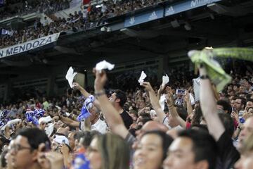 Limited response in the Bernabéu stands for the pañalada call.