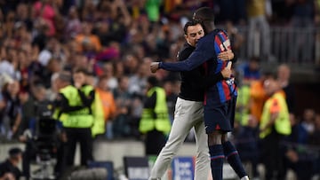 Xavi hugs Dembélé against Inter