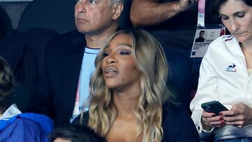 epa11504144 Serena Williams watches the evening session of the Swimming competitions in the Paris 2024 Olympic Games, at the Paris La Defense Arena in Paris, France, 28 July 2024. EFE/EPA/RONALD WITTEK