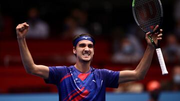 Tennis - ATP 500 - Erste Bank Open - Wiener Stadthalle, Vienna, Austria - October 30, 2020 Italy's Lorenzo Sonego celebrates winning his quarter final match against Serbia's Novak Djokovic REUTERS/Lisi Niesner
