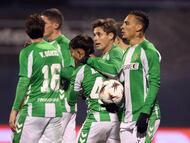 Soccer Football - UEFA Europa League - GNK Dinamo Zagreb v Real Betis - Stadion Maksimir, Zagreb, Croatia - December 11, 2025 Real Betis players celebrates their first goal, an own goal scored by GNK Dinamo Zagreb's Sergi Dominguez REUTERS/Antonio Bronic