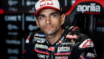 Jorge Martín en el box de Aprilia durante su regreso a MotoGP.