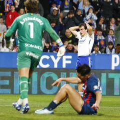 Triple muro en abril