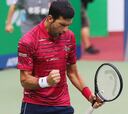 Djokovic avanza en Shanghái y buscará las semis ante Tsitsipas