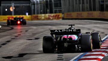Esteban Ocon, con el Alpine en Singapur.