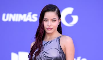 Emilia Mernes durante la alfombra roja de los Latin American Music Awards 2023.