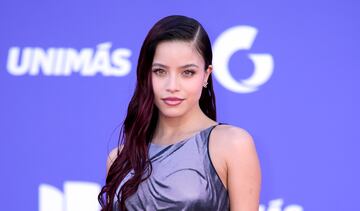 Emilia Mernes durante la alfombra roja de los Latin American Music Awards 2023.