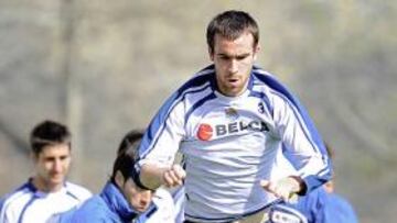 <b>MEJORÍA. </b>Mikel González trabajó a tope con sus compañeros.