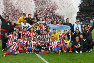 El Atleti llegó invicto a la final de la Copa del Rey.
El partido se jugaba ante el Real Madrid en el Estadio Santiago Bernabéu. Finalmente, el equipo rojiblanco doblegó a su clásico rival por 2-1 en la prórroga. En los 90 minutos, el primer gol lo marcó Cristiano Ronaldo y Diego Costa igualó para los atléticos, ambos en la primera mitad. En la prórroga, un cabezazo de Miranda decretó el resultado final que le dio la victoria al Atlético, y cortó una racha de 14 años sin vencer a su eterno rival en partidos oficiales.
