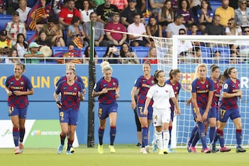 Las jugadoras del Barcelona celebran el 7-1 de Jenni Hermoso al Tacon. 
 
 


