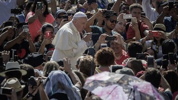 (Foto de ARCHIVO)
June 20, 2018 - Vatican City, Vatican - Pope Francis drinks a cup of mate as he arrives to lead his Weekly General Audience in St. Peter's Square in Vatican City, Vatican on June 20, 2018.,Image: 375499637, License: Rights-managed, Restrictions: , Model Release: no, Credit line: Giuseppe Ciccia / Zuma Press / ContactoPhoto
Editorial licence valid only for Spain and 3 MONTHS from the date of the image, then delete it from your archive. For non-editorial and non-licensed use, please contact EUROPA PRESS.,Image: 990515460, License: Rights-managed, Restrictions: , Model Release: no, Credit line: Giuseppe Ciccia / Zuma Press / ContactoPhoto / Europa Press / ContactoPhoto
Editorial licence valid only for Spain and 3 MONTHS from the date of the image, then delete it from your archive. For non-editorial and non-licensed use, please contact EUROPA PRESS.
Giuseppe Ciccia / Zuma Press / ContactoPhoto / Europa Press / ContactoPhoto
20/06/2018
