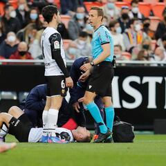 Lato se lesiona a los tres minutos y deja huérfano el lateral