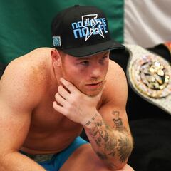 Leo Santa Cruz: “Floyd Mayweather le tiene envidia al Canelo”